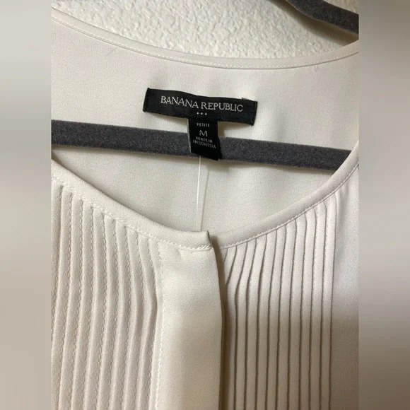 NWT Banana Republic Blouse - Picture 4 of 9
